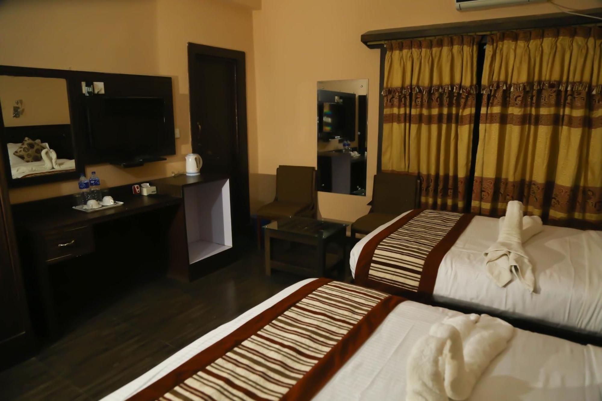 Hotel Royal Safari Sauraha Exteriér fotografie