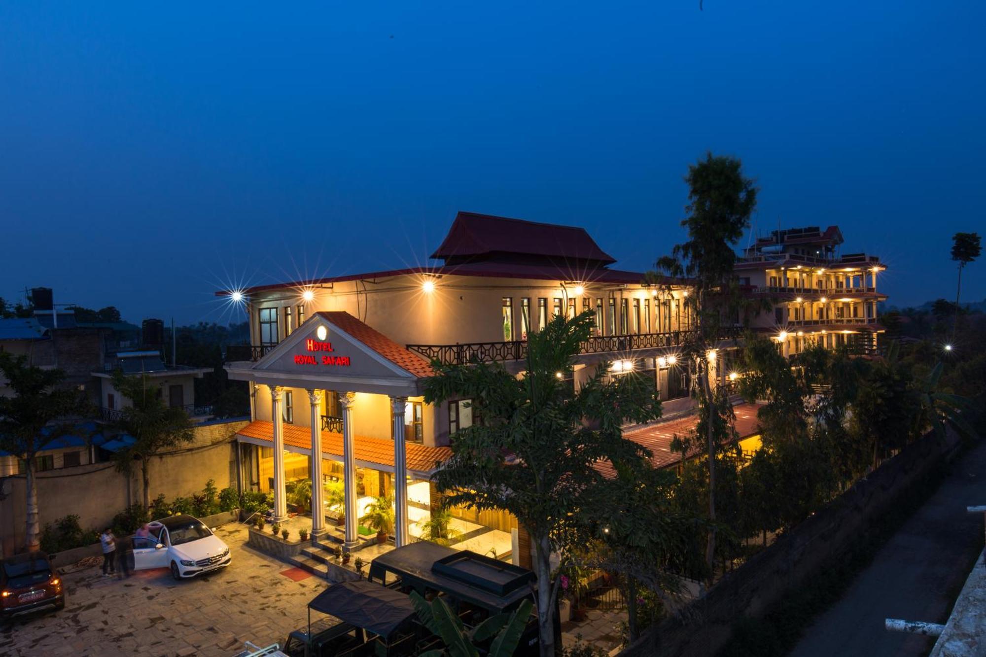 Hotel Royal Safari Sauraha Exteriér fotografie