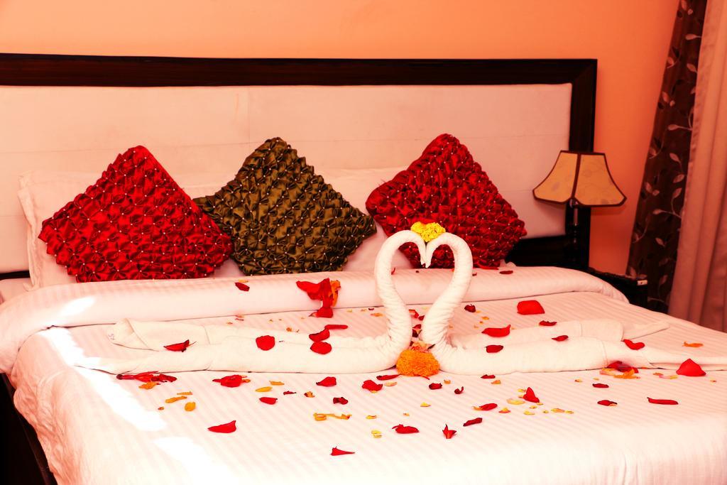 Hotel Royal Safari Sauraha Exteriér fotografie