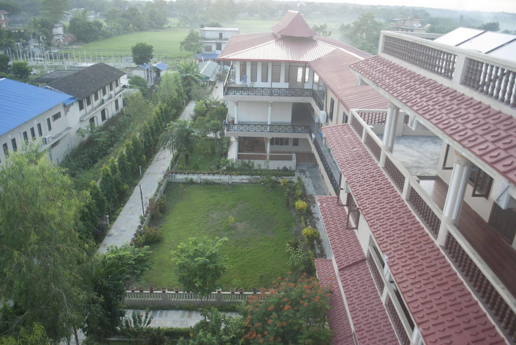 Hotel Royal Safari Sauraha Exteriér fotografie