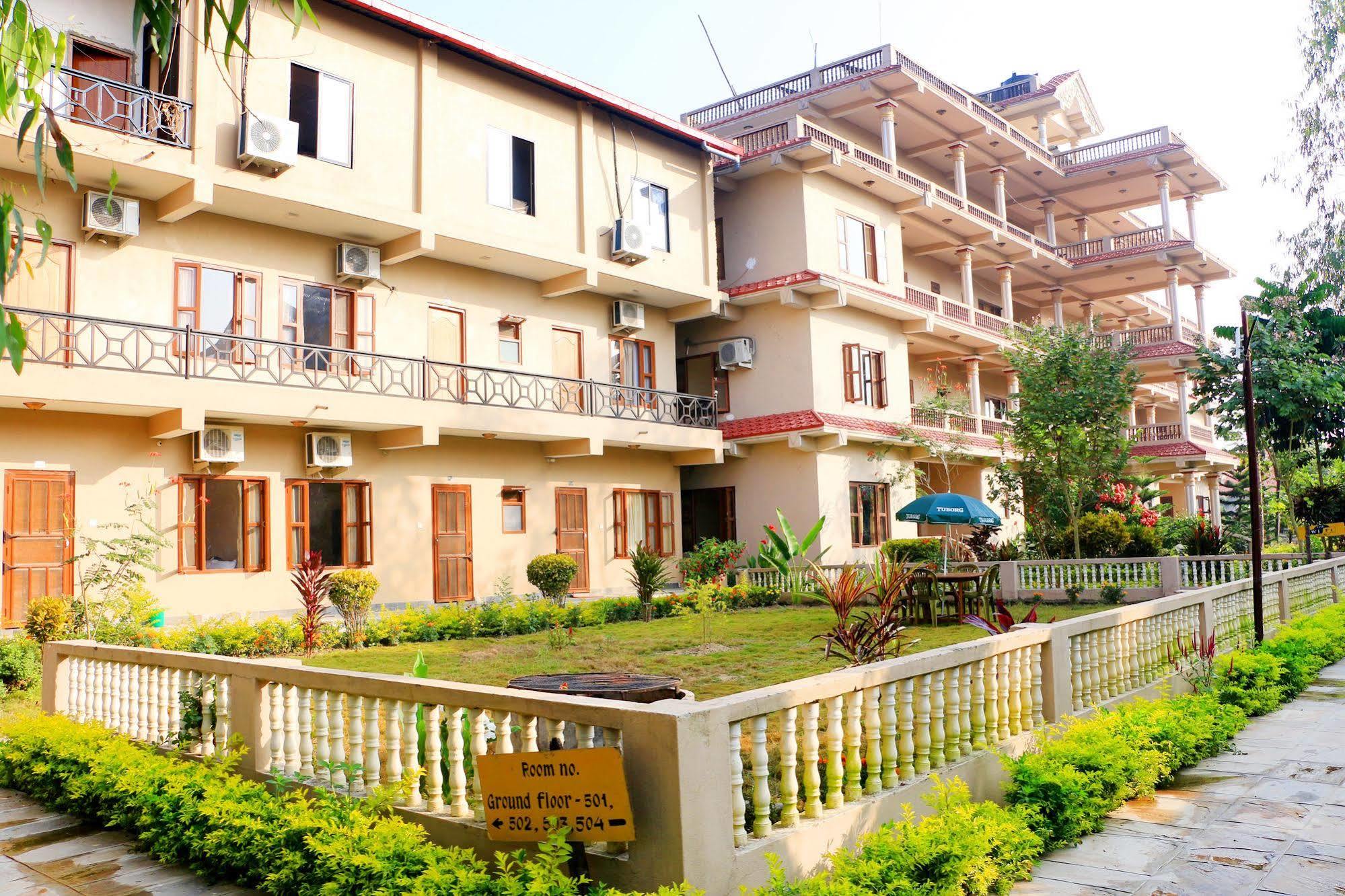 Hotel Royal Safari Sauraha Exteriér fotografie