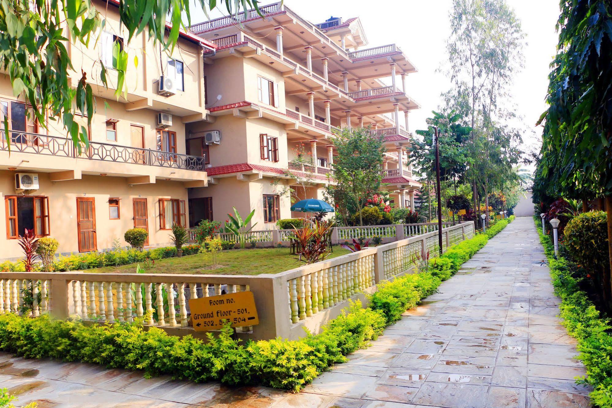 Hotel Royal Safari Sauraha Exteriér fotografie